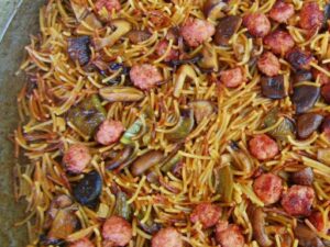 Fideuá aragonesa con longaniza y setas