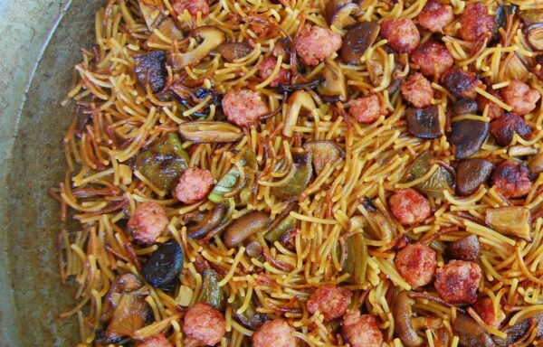 Fideuá aragonesa con longaniza y setas